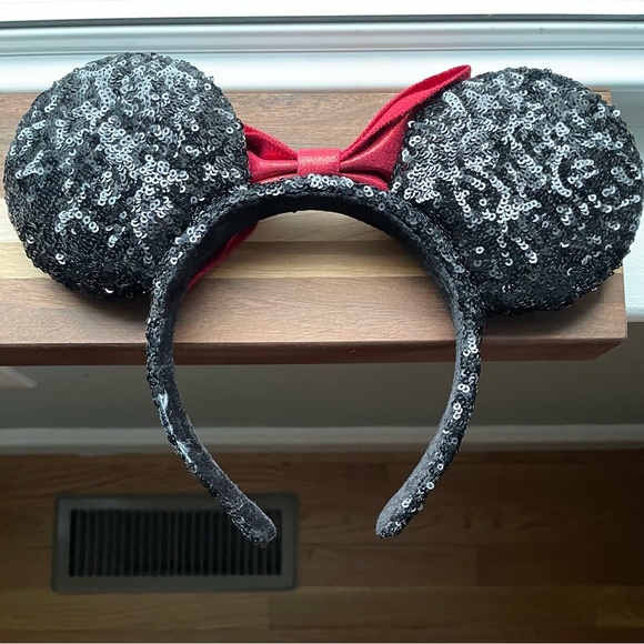 Minnie Mouse Headwear LOT (2 Items) - Picture 8 of 9